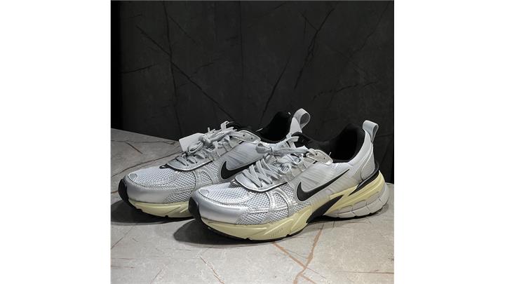 کتونی نایک مدل Nike V2k Run