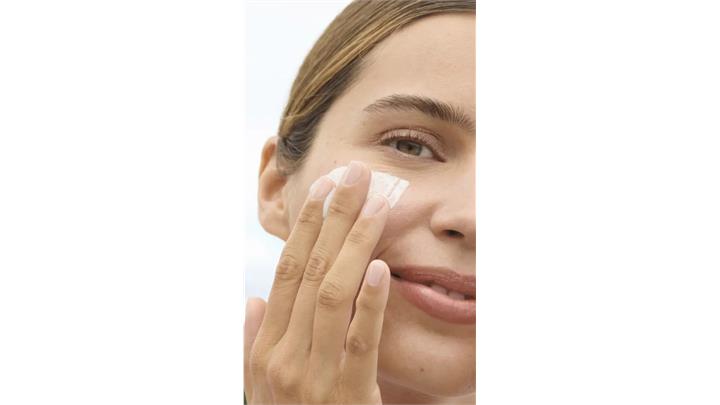 کرم ضدآفتاب اپتیمالز اوریفلیم Opt Optimals Daily Glow Multi-Protector SPF50