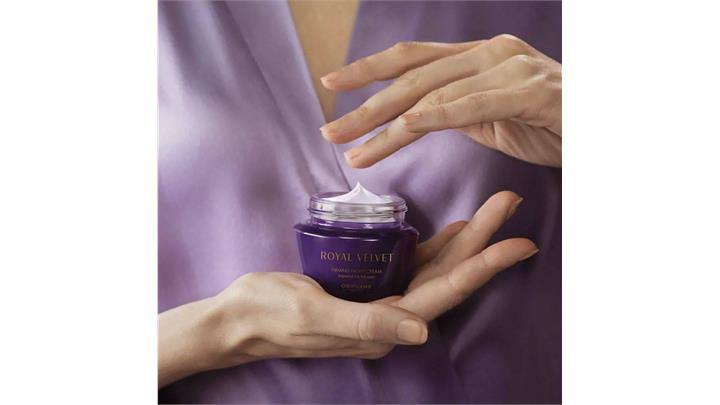 کرم شب رویال ولوت اوریفلیم ROYAL VELVET Firming Night Cream
