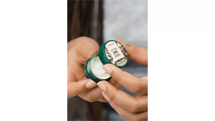 بالم لب Coconut Lip Balm اورجینال برند BODY SHOP