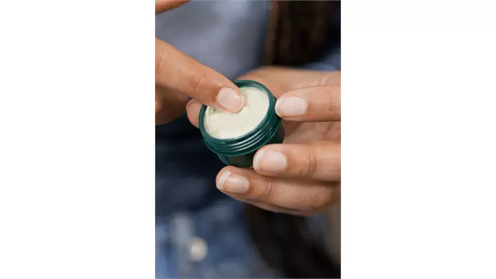 بالم لب Coconut Lip Balm اورجینال برند BODY SHOP