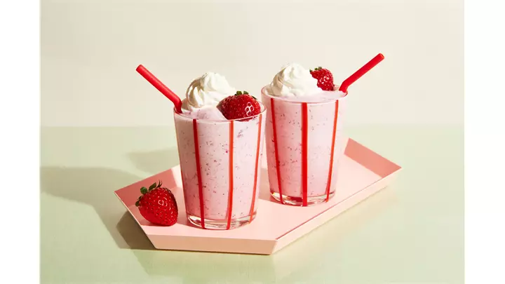 StrawberryMilkshake_RECIPE_053123_3599.jpg