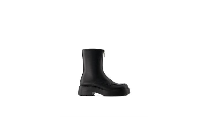 نیم بوت زنانه Flat ankle boots with front zipper اورجینال برند BERSHKA