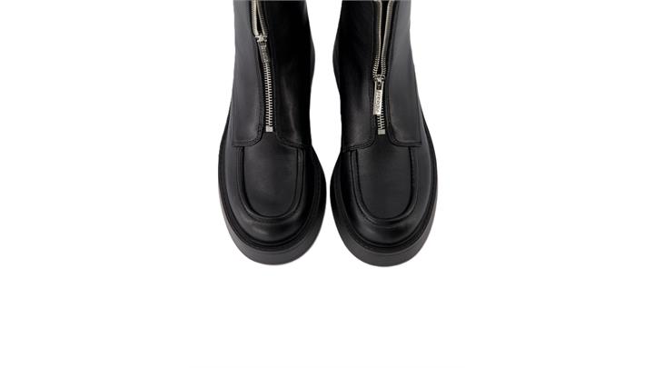 نیم بوت زنانه Flat ankle boots with front zipper اورجینال برند BERSHKA