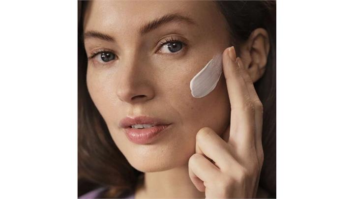 کرم روز رویال ولوت اوریفلیم ROYAL VELVET Firming Day Cream SPF 20